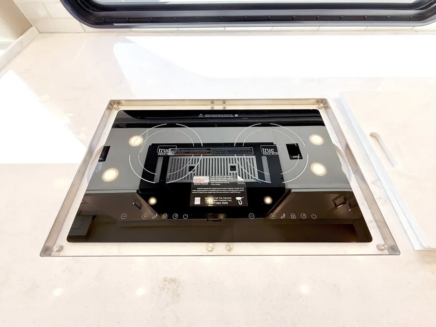 2026 Newmar Mountain Aire 4118 | Photo 12 of 31