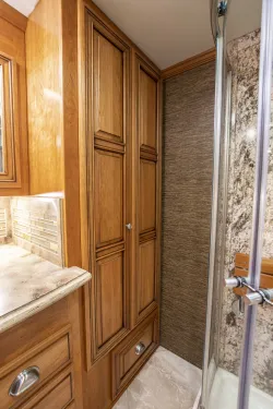 2015 Newmar Dutch Star 4018 | Thumbnail Photo 27 of 32