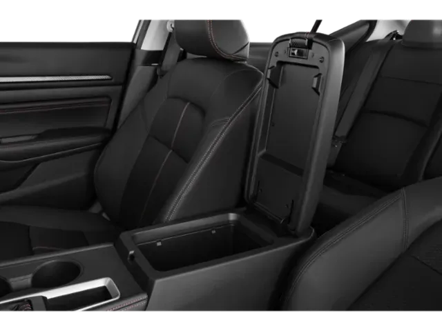2022 Nissan Altima | Photo 10 of 12