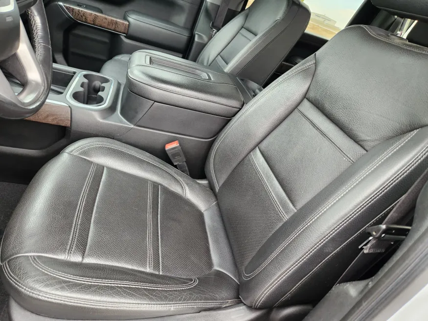 2020 GMC Sierra 2500HD Denali | Photo 9 of 26