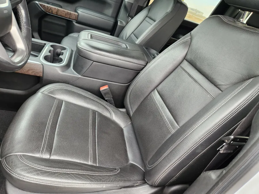 2020 GMC Sierra 2500HD Denali | Photo 9 of 26