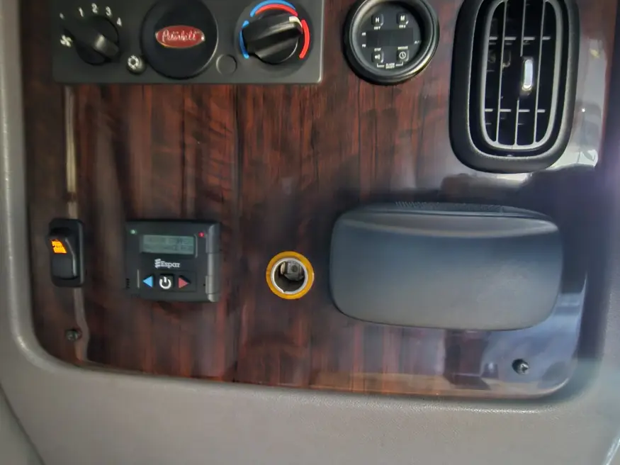 2017 Peterbilt 389 | Photo 21 of 26