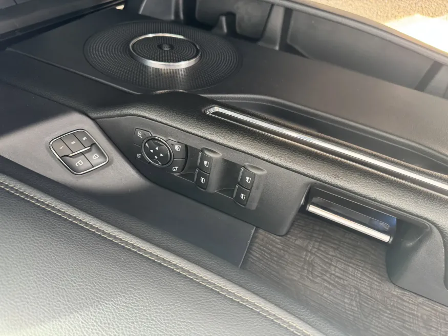 2019 Ford Expedition Limited | Photo 6 of 24