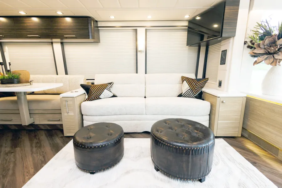 2027 Emerald Luxury Coaches Prevost H3-45 Quad Slide | Photo 8 of 33