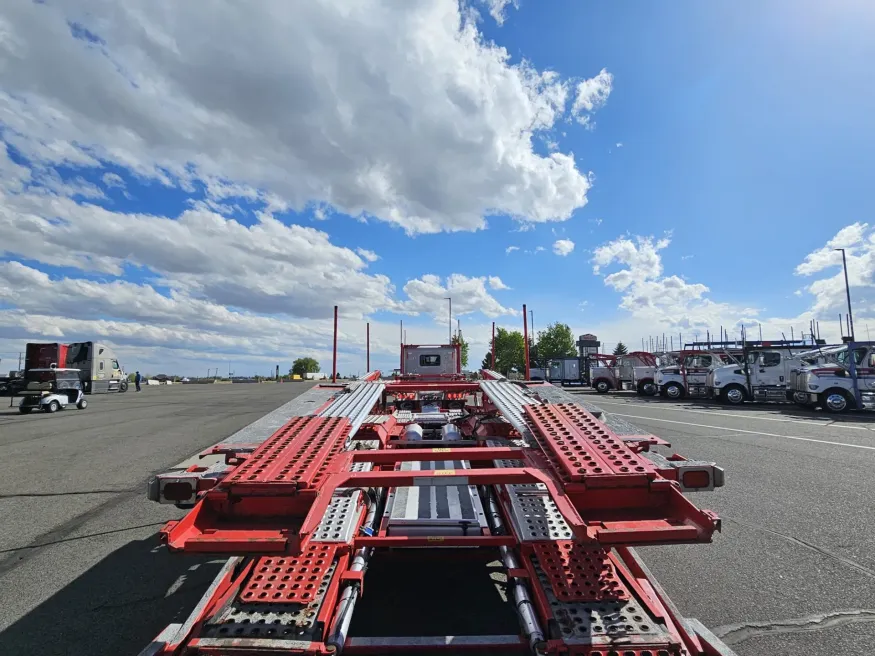 2020 Peterbilt 389 | Photo 8 of 30