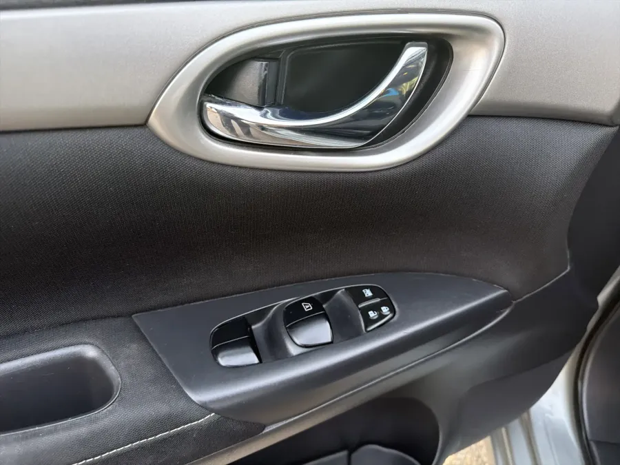 2014 Nissan Sentra FE+ SV | Photo 11 of 18