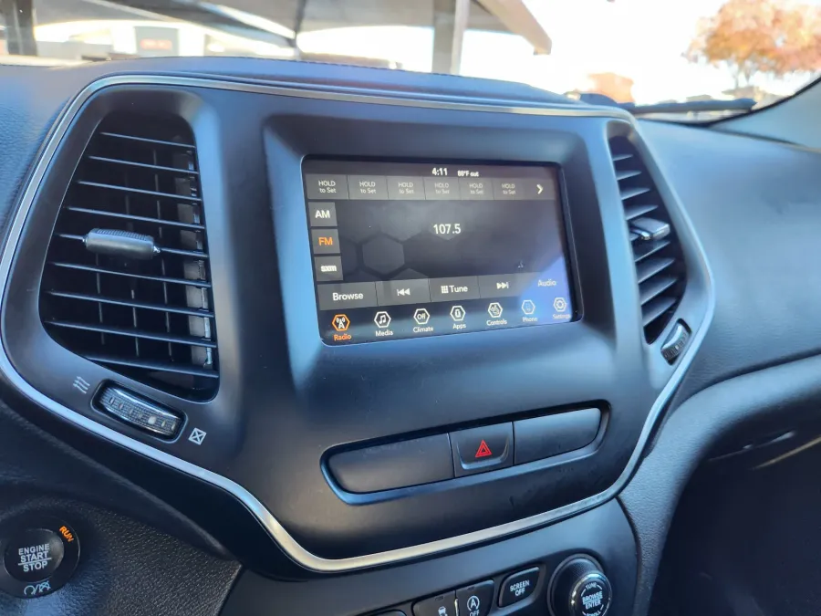 2019 Jeep Cherokee Latitude Plus | Photo 25 of 29