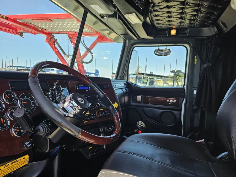 2020 Western Star 4900FA | Photo 9 of 34