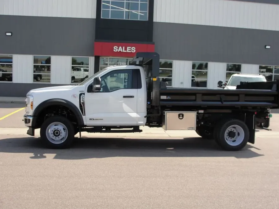 2025 Ford Super Duty F-550 XL | Photo 1 of 18