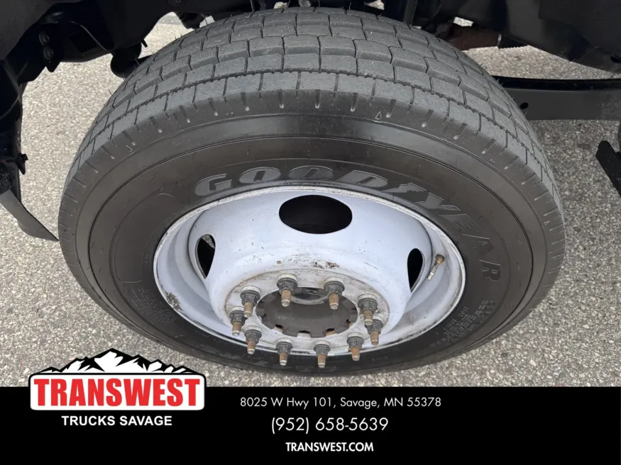 2022 Ford F-550 | Photo 8 of 12