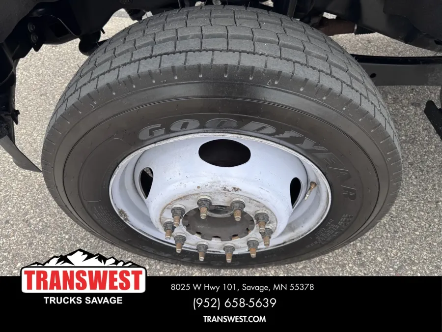 2022 Ford F-550 | Photo 8 of 12