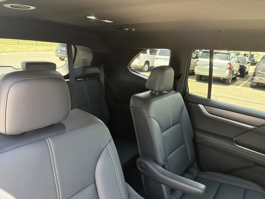 2024 GMC Acadia AWD Elevation | Photo 11 of 25