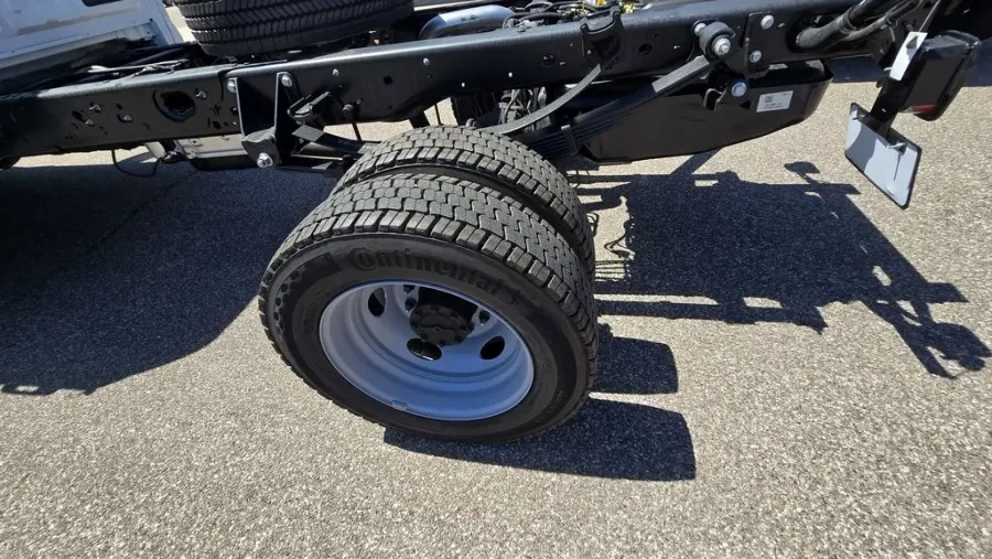 2025 Ford Super Duty F-450 | Photo 6 of 26