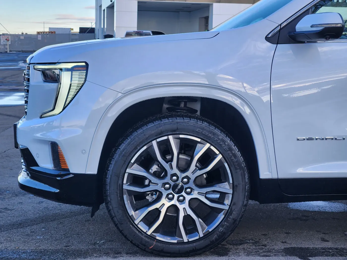 2026 GMC Acadia Denali Ultimate | Photo 4 of 25