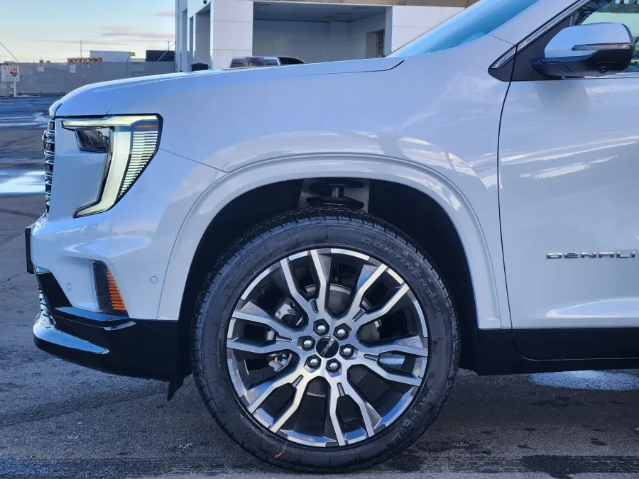 2026 GMC Acadia Denali Ultimate | Photo 4 of 25