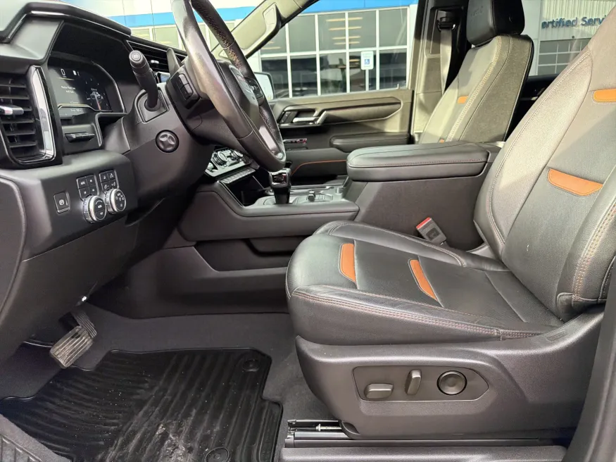 2023 GMC Sierra 1500 AT4 | Photo 14 of 22