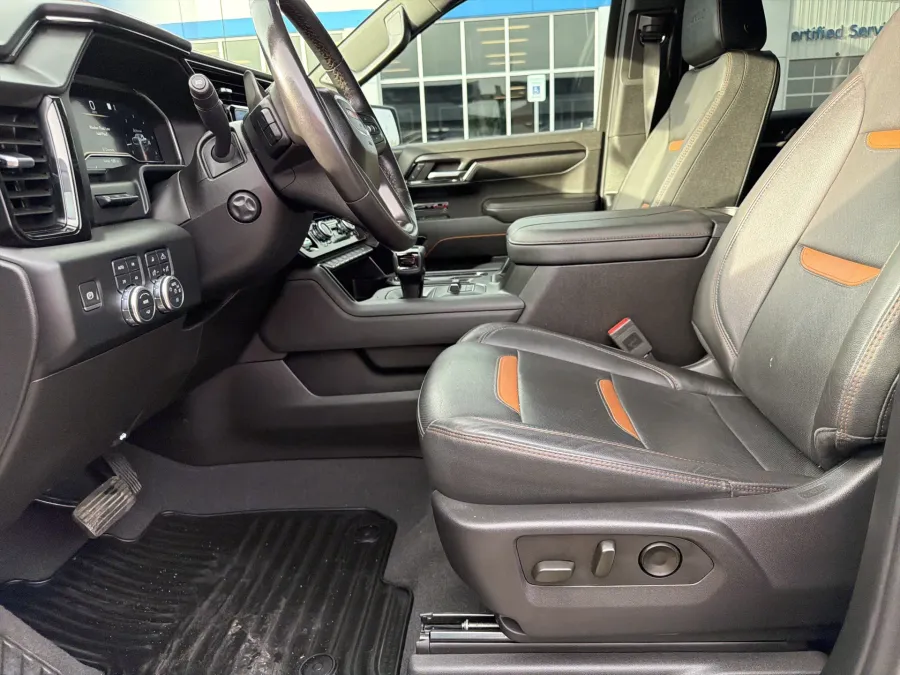 2023 GMC Sierra 1500 AT4 | Photo 14 of 22