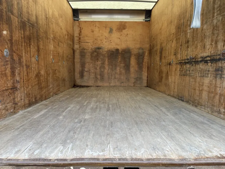 2015 Isuzu NPR | Photo 10 of 18