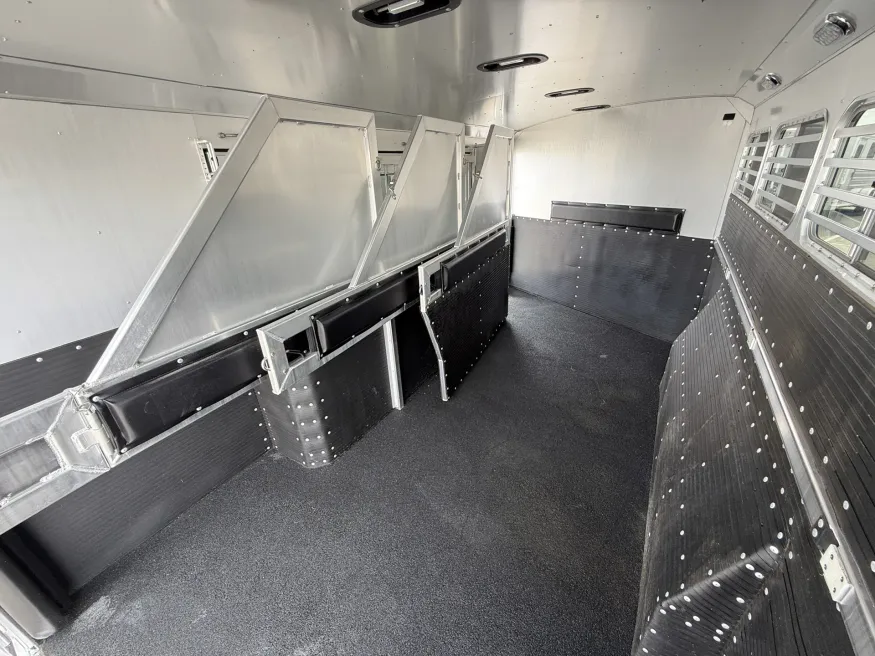 2023 Platinum Coach 4HBP | Photo 11 of 16