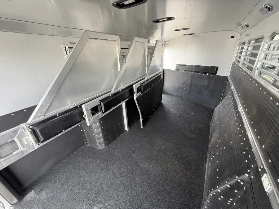 2023 Platinum Coach 4HBP | Photo 11 of 16