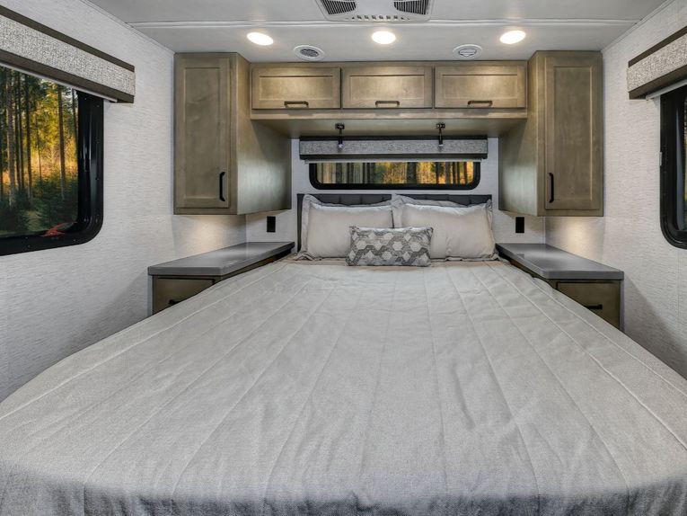 Bed and cabinets in the 2026 Renegade Veracruz
