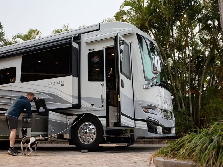 Side external image of the 2027 Newmar New Aire