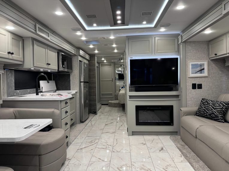 2025 Tiffin Allegro RED