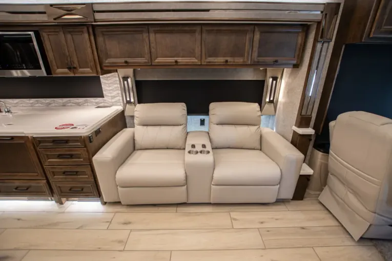 2025 Tiffin Allegro Bus