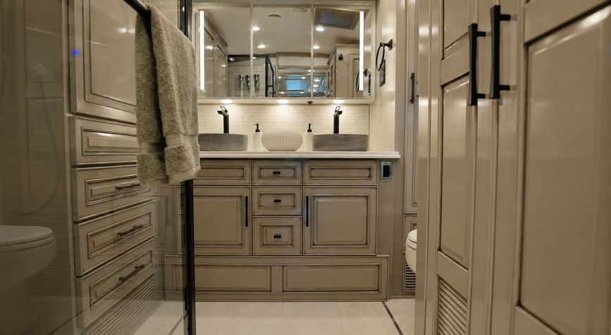 2027 Newmar London Air bathroom