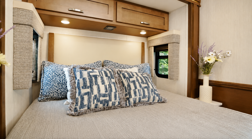 2027 Newmar Bay Star Sport bed 