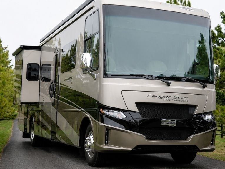 2027 Newmar Canyon Star exterior