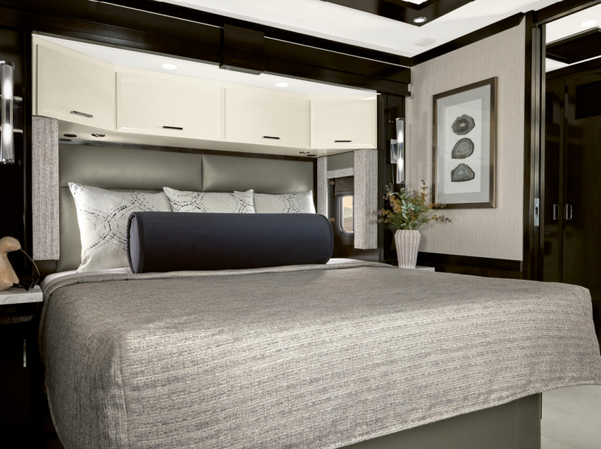 The Supreme Aire&#039;s bedroom