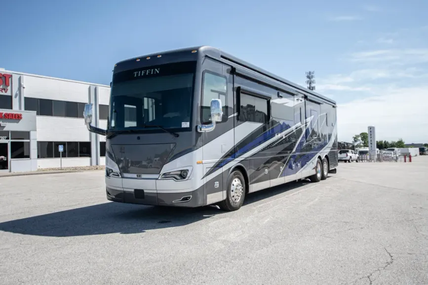 Tiffin Allegro Bus exterior
