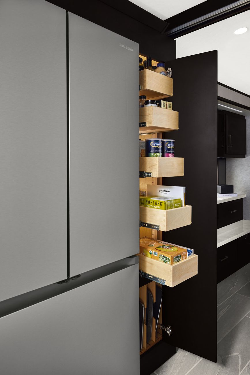 Newmar New Aire pantry