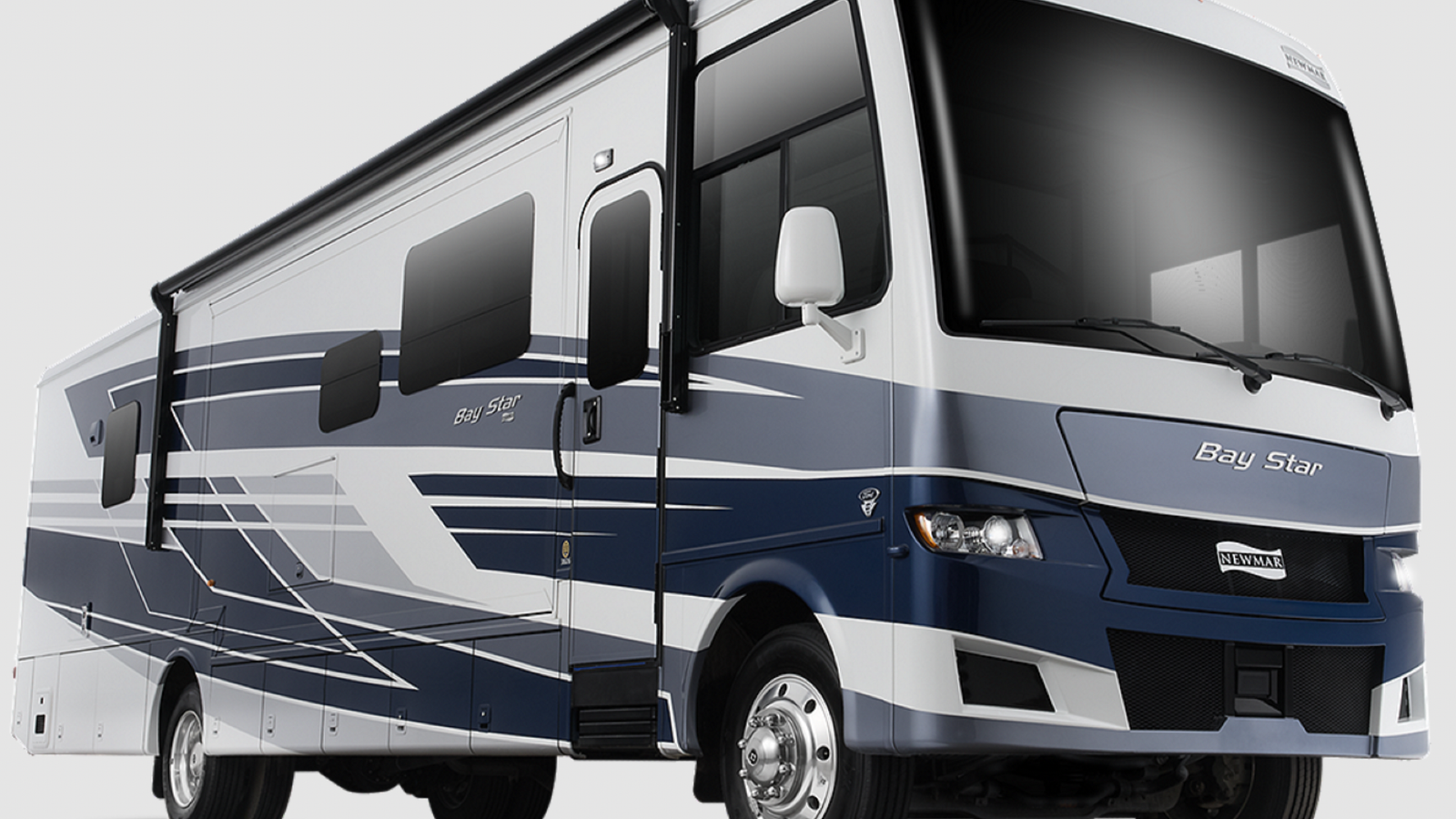 Front to back view inside the 2026 Newmar Bay Star