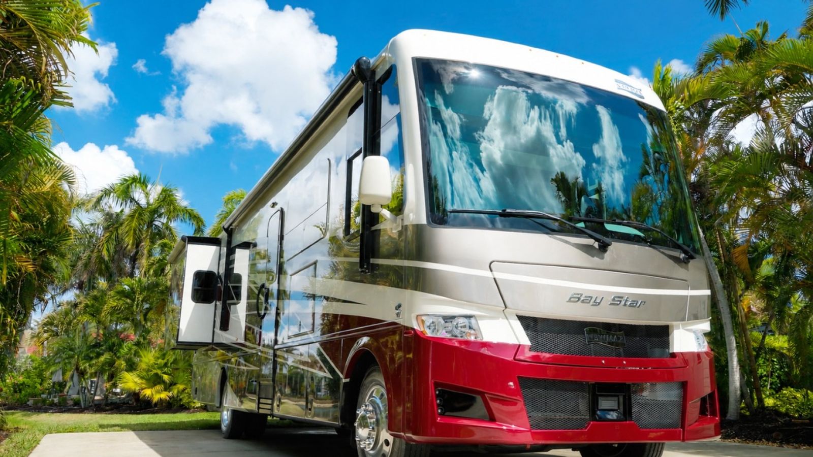 Exterior image of the 2027 Newmar Bay Star