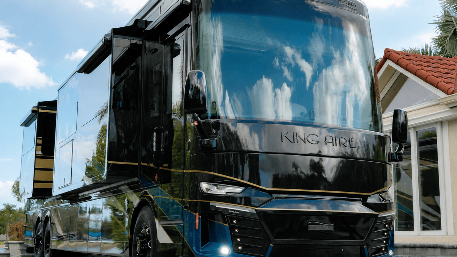 2027 Newmar King Aire exterior 