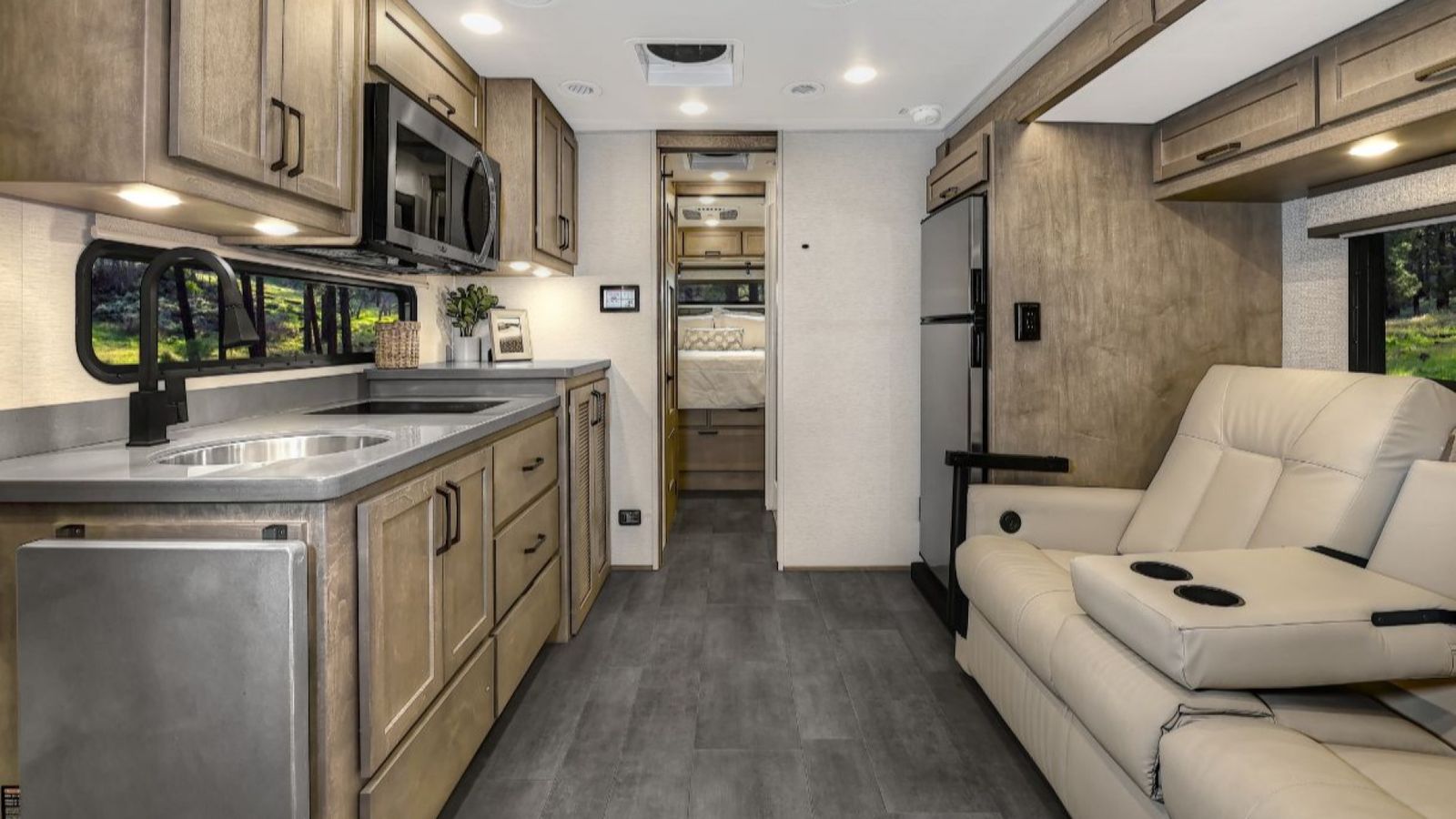 Front to back view of the 2026 Renegade Veracruz