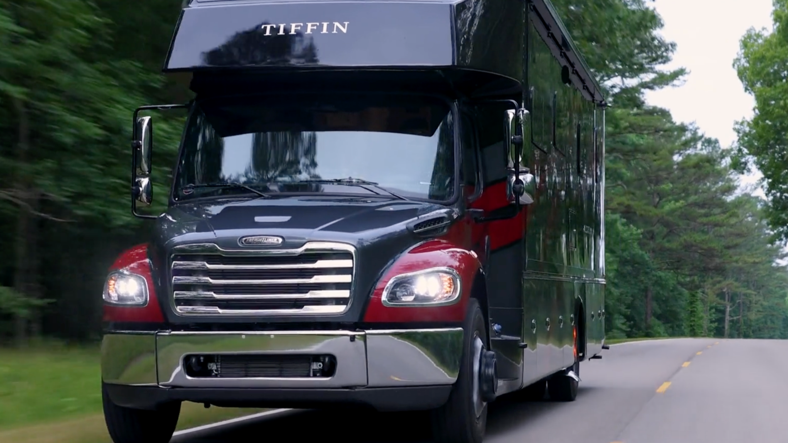 Outside image of the 2025 Tiffin Allegro Bay on the road